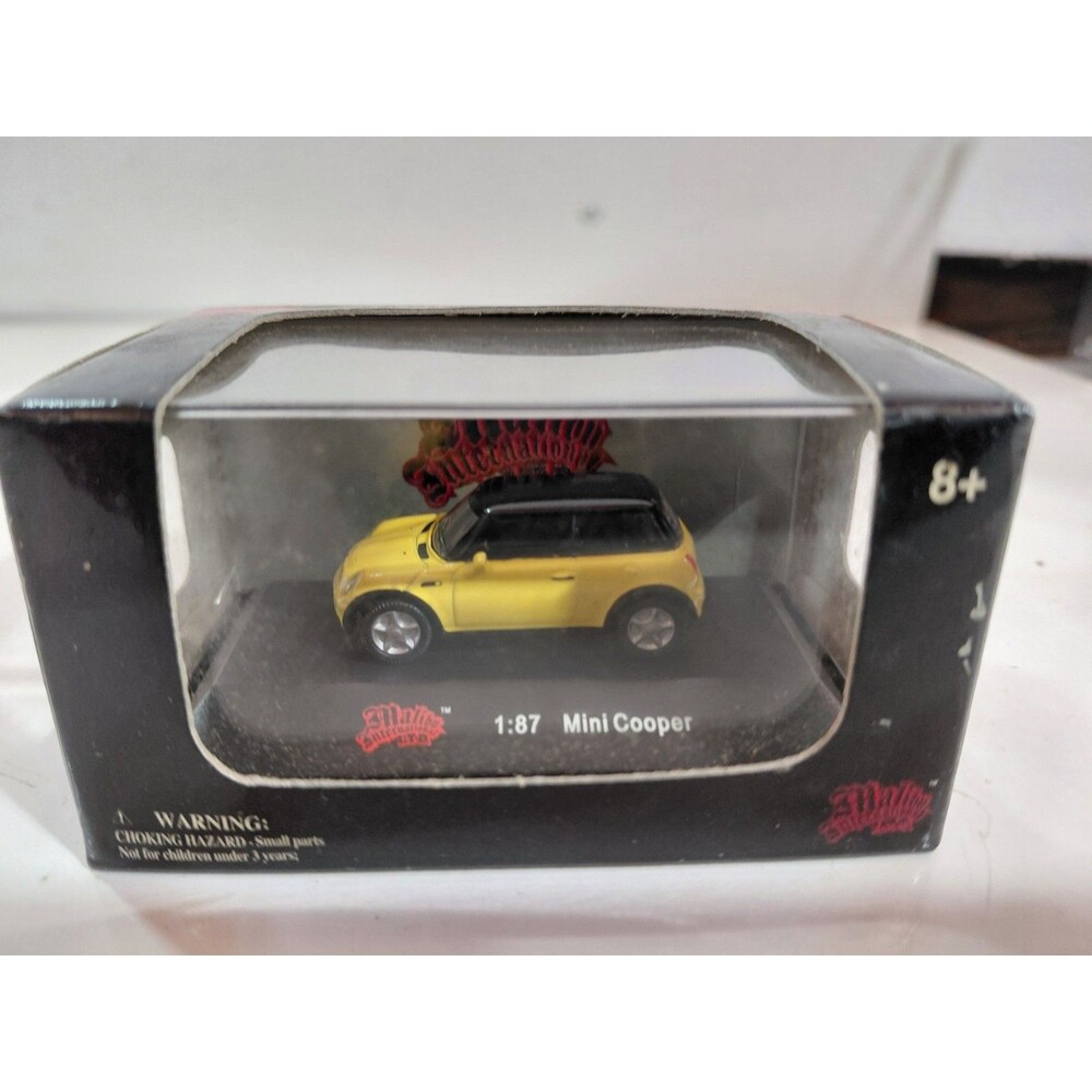 NIP Malibu International 00100 HO 1:87 Die Cast BMW Mini Cooper Hatchback